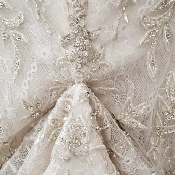 Wedding dress  Size 6 - Picture 5 of 5